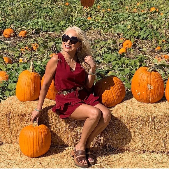 Mizfabulousity Poshmark since 2012. I would be honored if you purchased from me - Picture 2 of 13